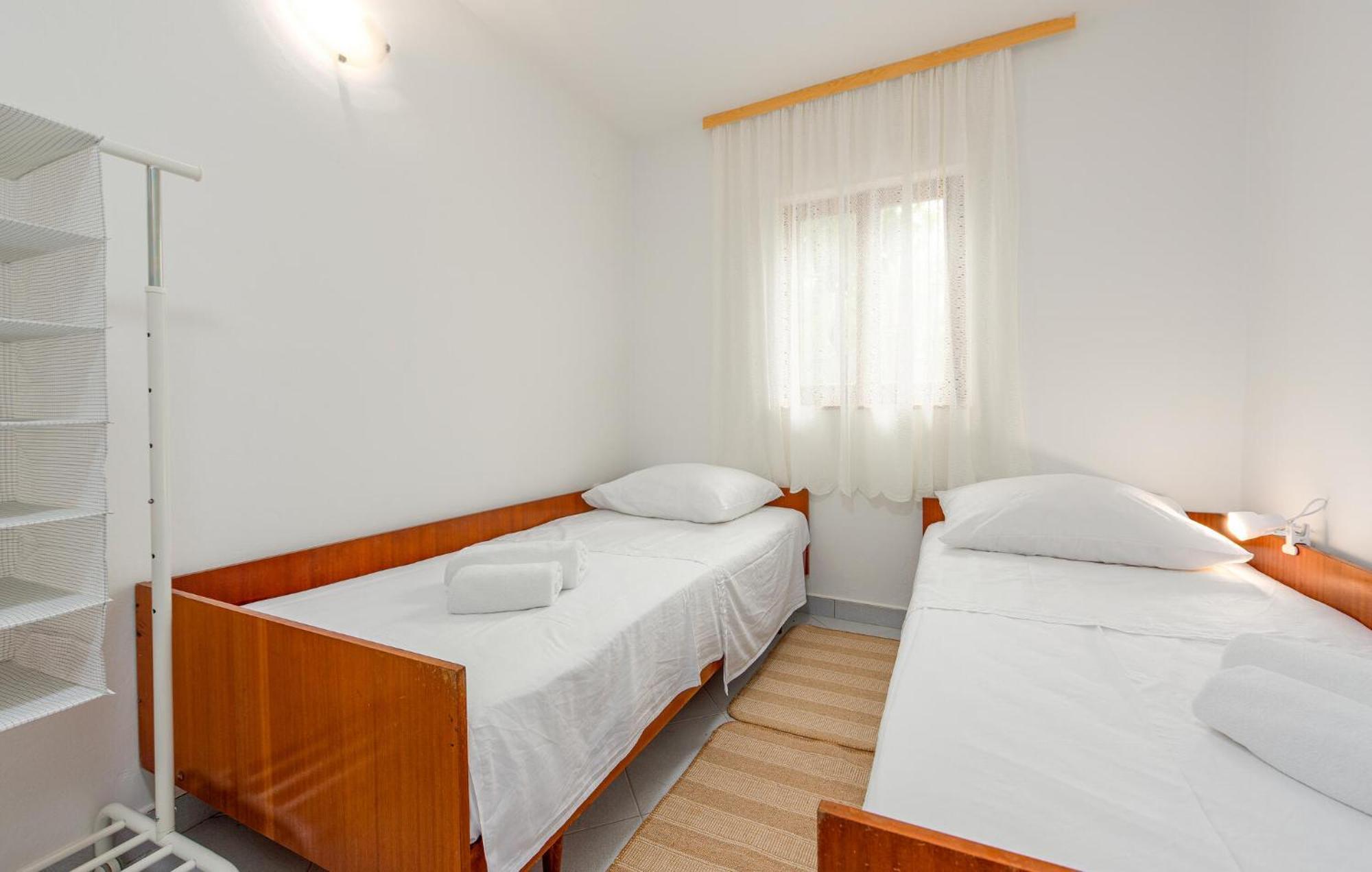 Beautiful Home In Novalja With Wifi מראה חיצוני תמונה